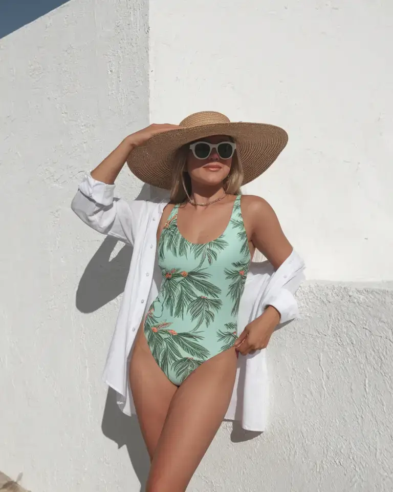 20 стильних ідей літнього пляжного вбрання 2025 року