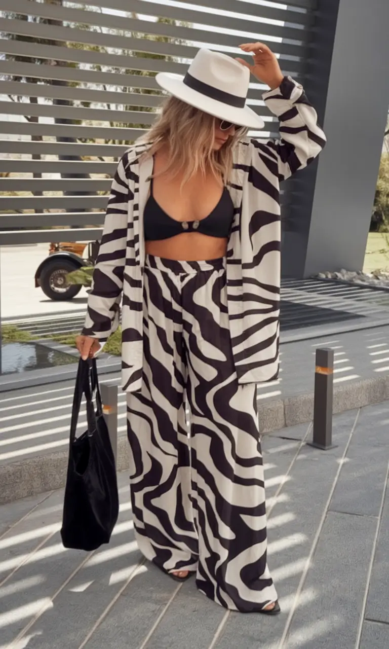 20 стильних ідей літнього пляжного вбрання 2025 року