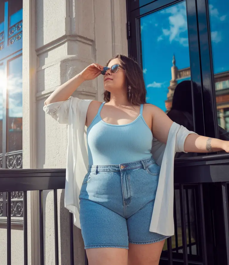 Літо 2025: 20 стильних ідей вбрання для жінок великих розмірів