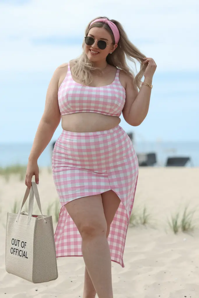 Літо 2025: 20 стильних ідей вбрання для жінок великих розмірів