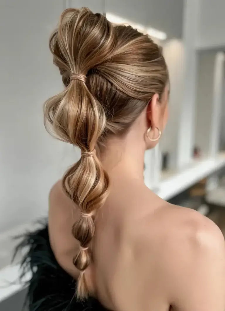 Зачіски з хвостиком — 15 модних ідей для літа 2025