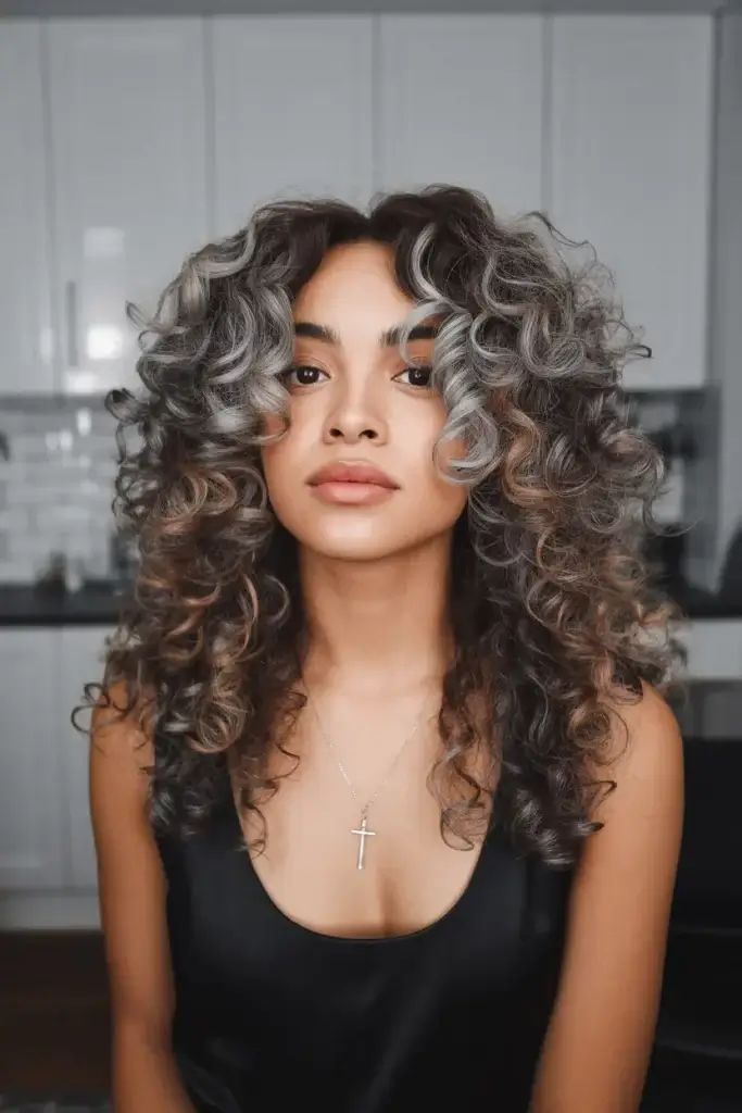 Кудрявые стрижки: 15 стильных летних идей на 2025 год