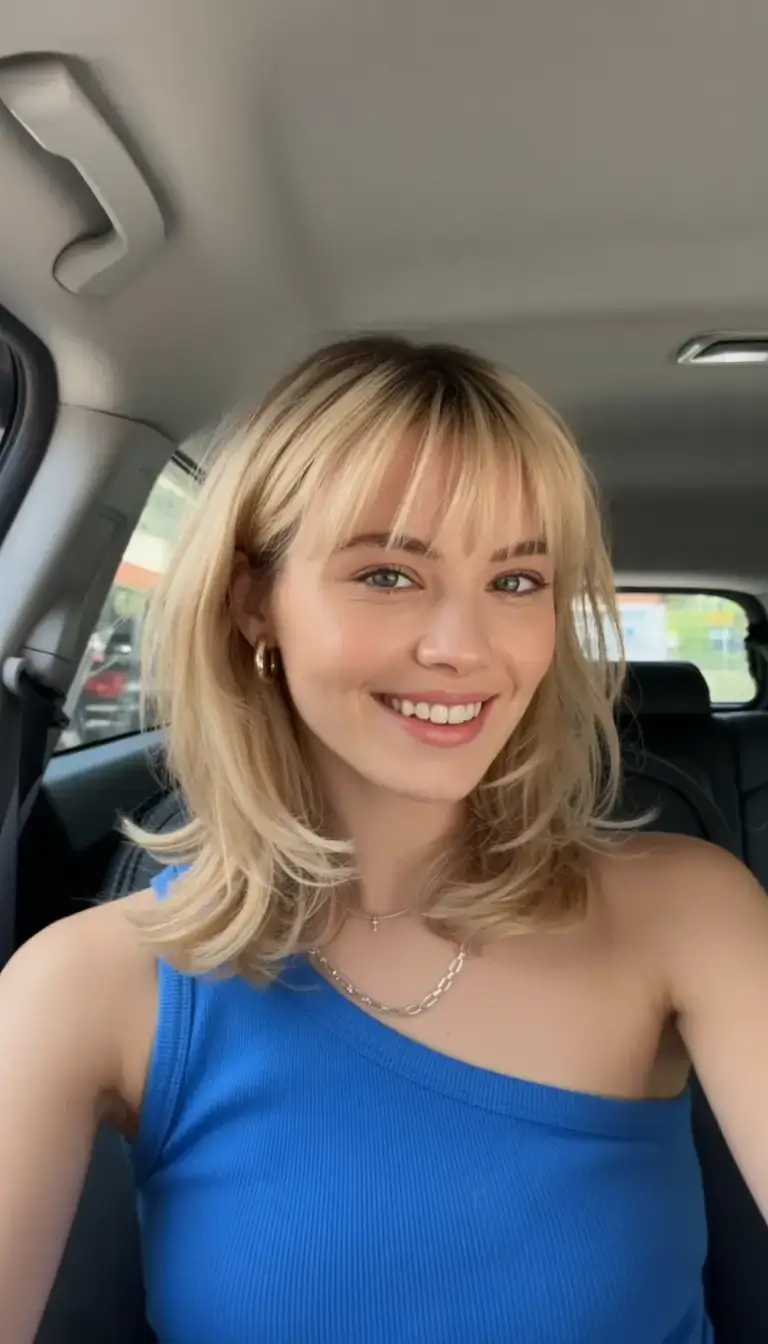 Літо 2025: 19 модних стрижок з чубчиком для натхнення