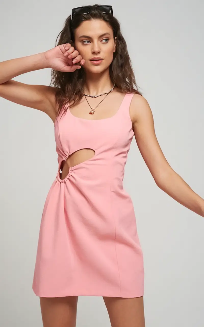 Тренды летней одежды 2025: 17 стильных образов и идей