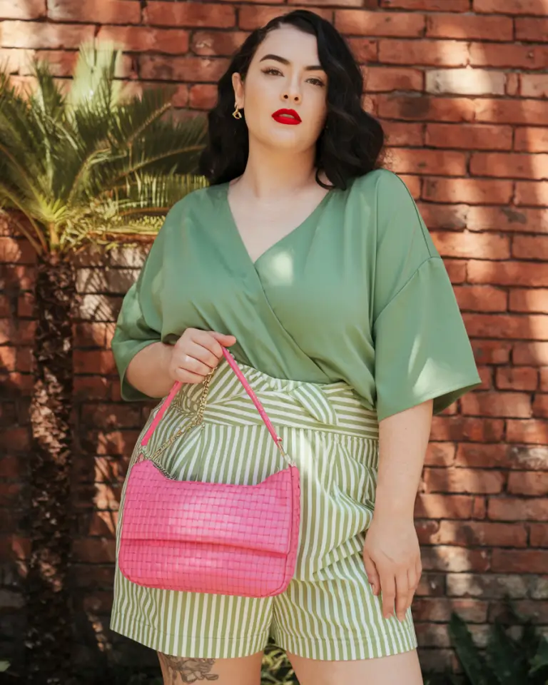 Літо 2025: 20 стильних ідей вбрання для жінок великих розмірів