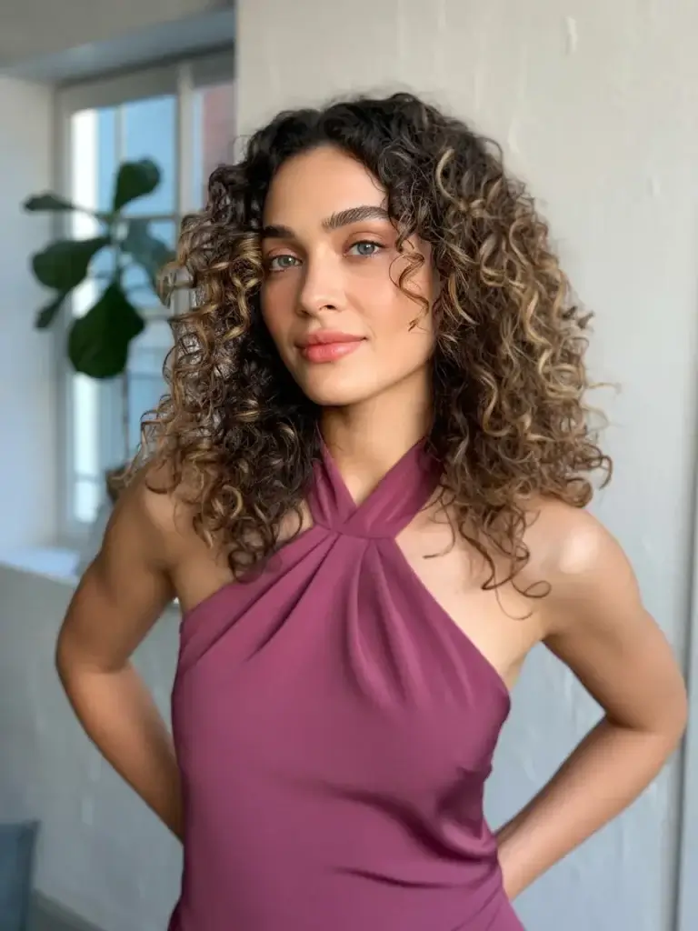 Кудрявые стрижки: 15 стильных летних идей на 2025 год