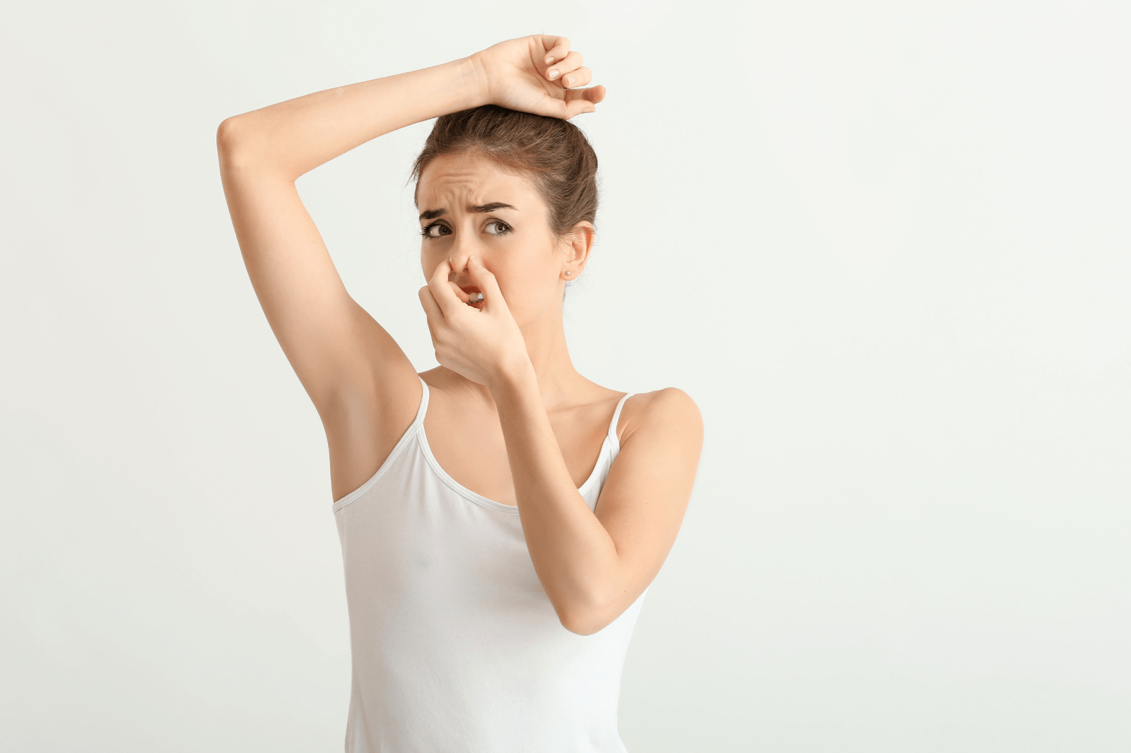 Жінка пахне потом