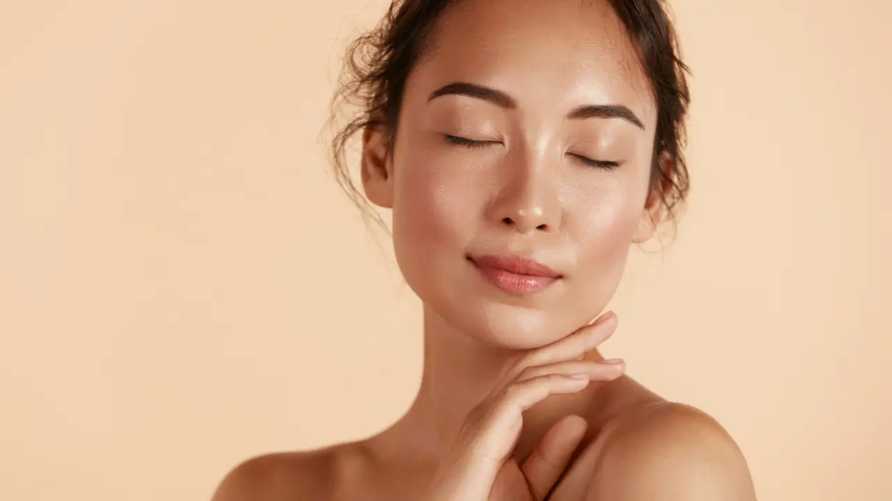 Как освежить лицо без тонального крема за 3 минуты — мой летний лайфхак