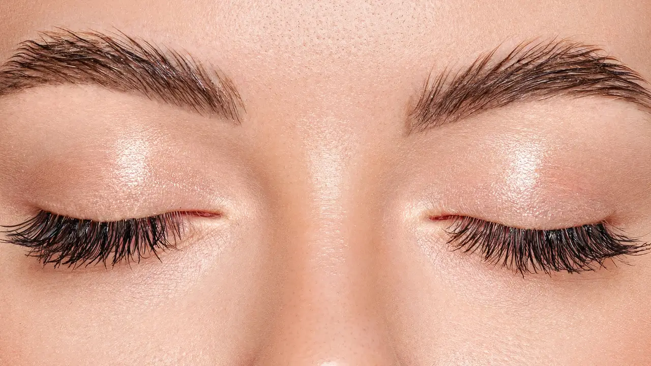Накладні вії у спеку — мій досвід, що змінив літній макіяж