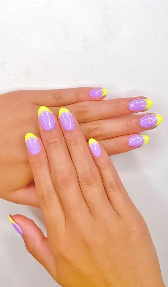 Топ-20 идей летнего френча – модный маникюр на лето 2025