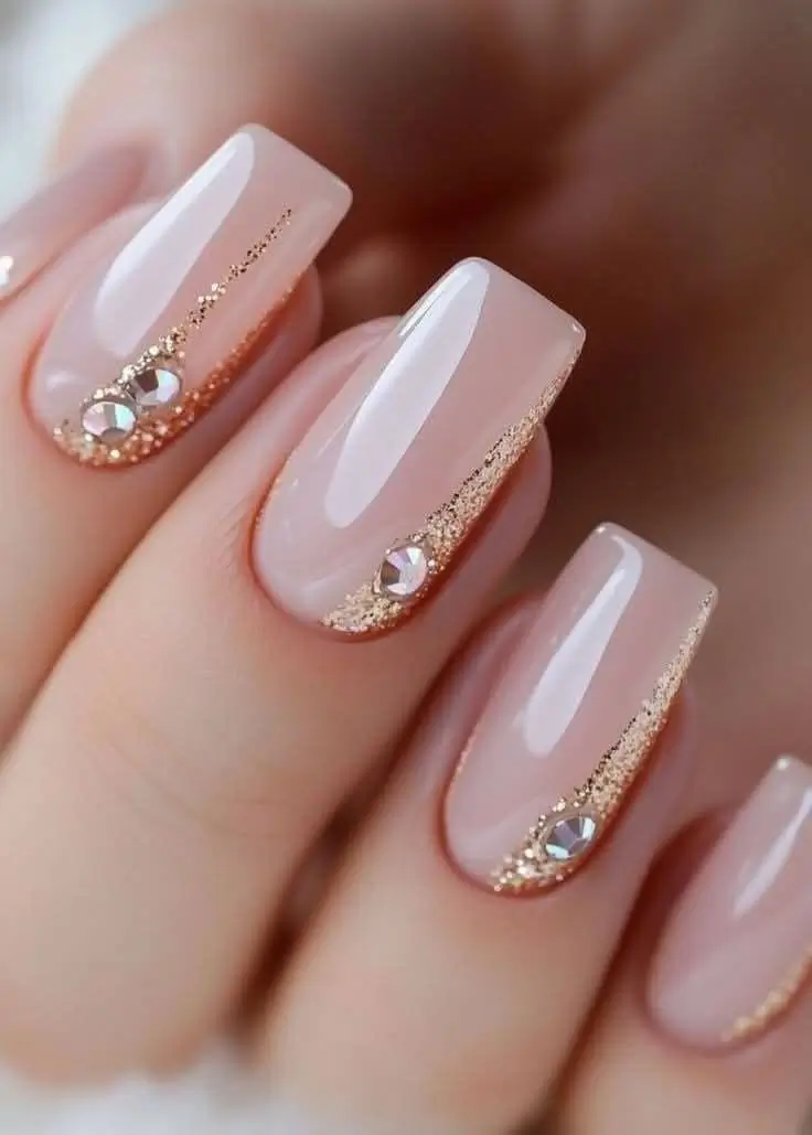 Нежный розовый маникюр — топ 15 идей для лета 2025