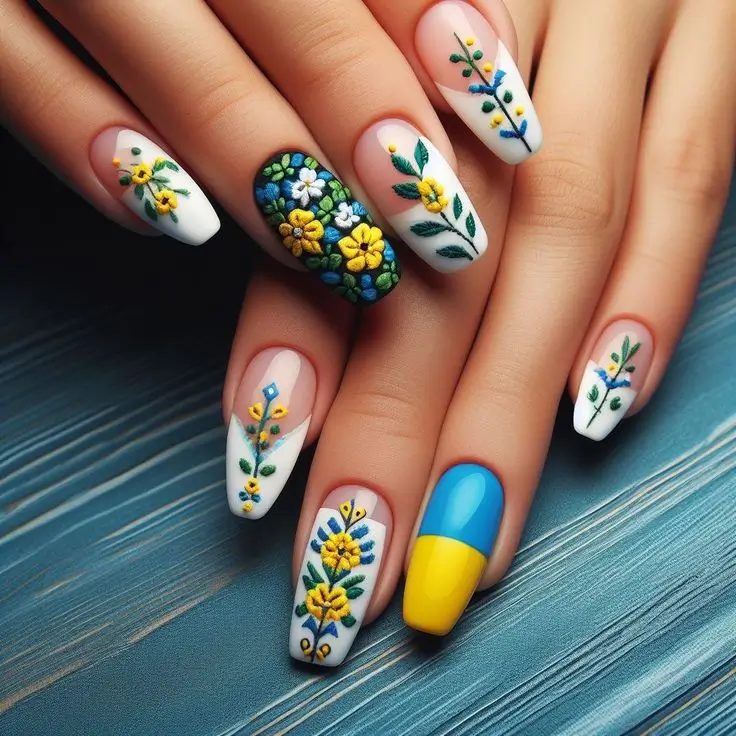 Летний нейл-арт 2025: 15 модных идей маникюра на жаркий сезон