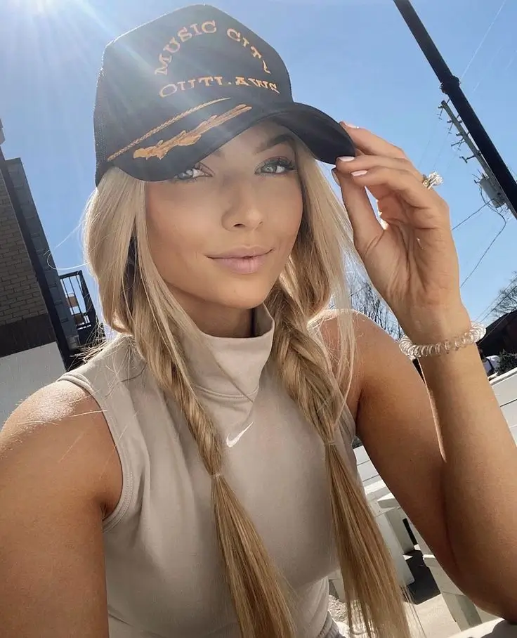 Лучшие идеи причесок под кепку: топ-15 трендов лета 2025