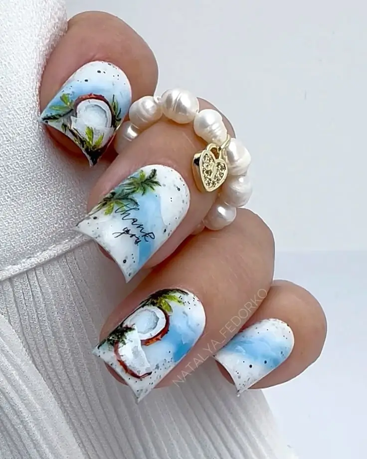 Базовый летний маникюр 2025: 15 идей стильного и простого дизайна