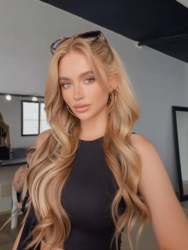 Медовий блонд — колір волосся, який точно стане трендом цього літа