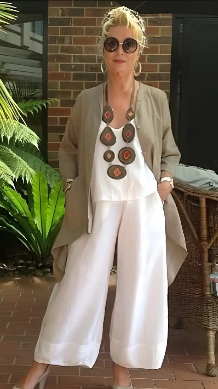 Модный летний омолаживающий гардероб 2025: как выглядеть моложе в жаркий сезон