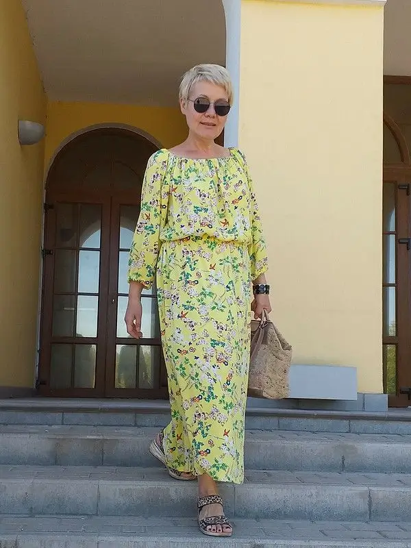 Что надеть летом после 60 лет: 15 стильных образов на 2025 год