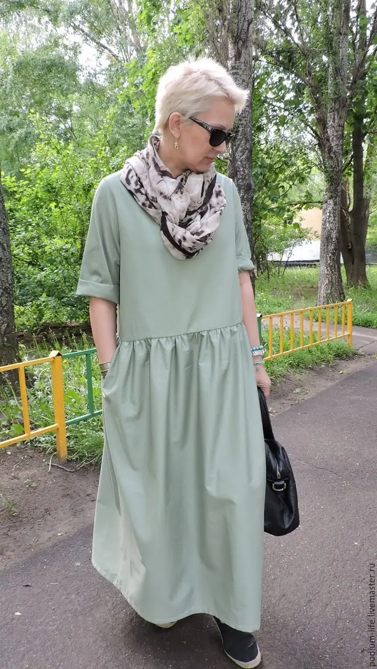 Модний омолоджуючий гардероб на літо 2025: 15 перевірених образів