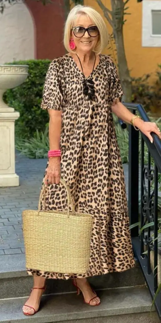Что надеть летом после 60 лет: 15 стильных образов на 2025 год