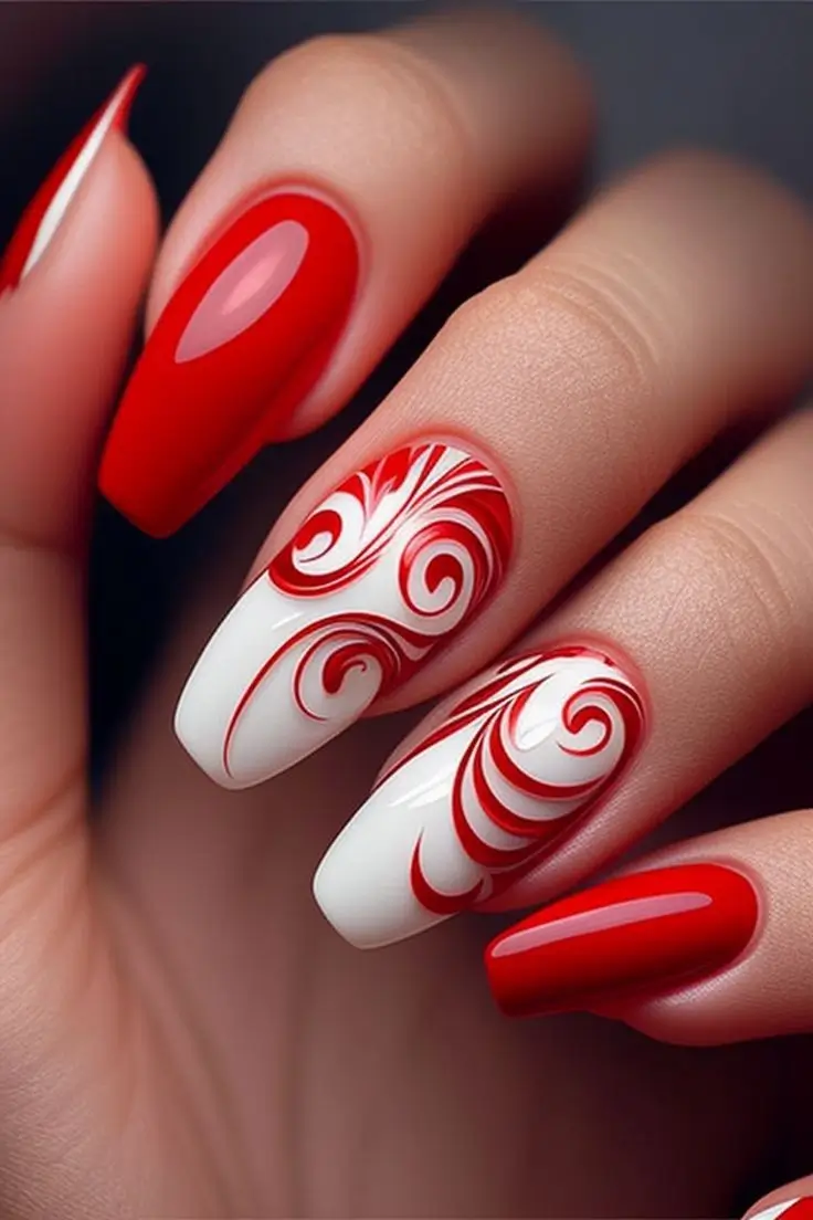 Красный маникюр: лучшие летние оттенки и идеи 2025 года