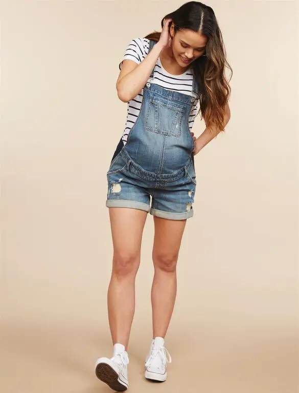 Літня мода для вагітних 2025: стильні образи та практичні поради