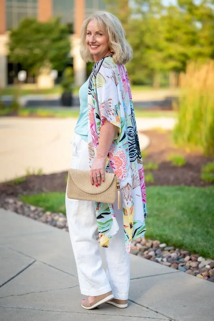 Что надеть после 50 лет летом 2025: 15 стильных образов для женщин