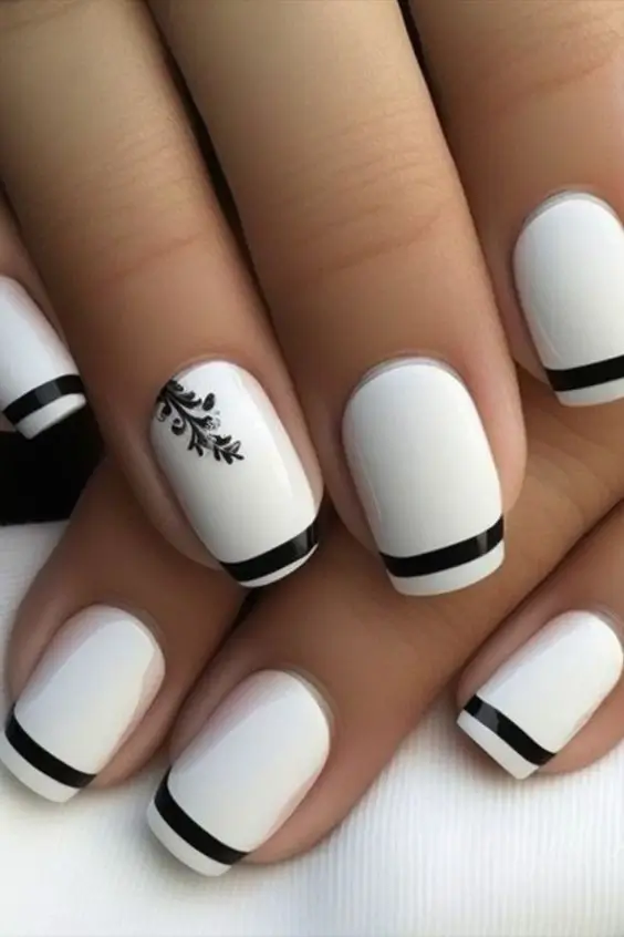 Топ-20 идей летнего френча – модный маникюр на лето 2025