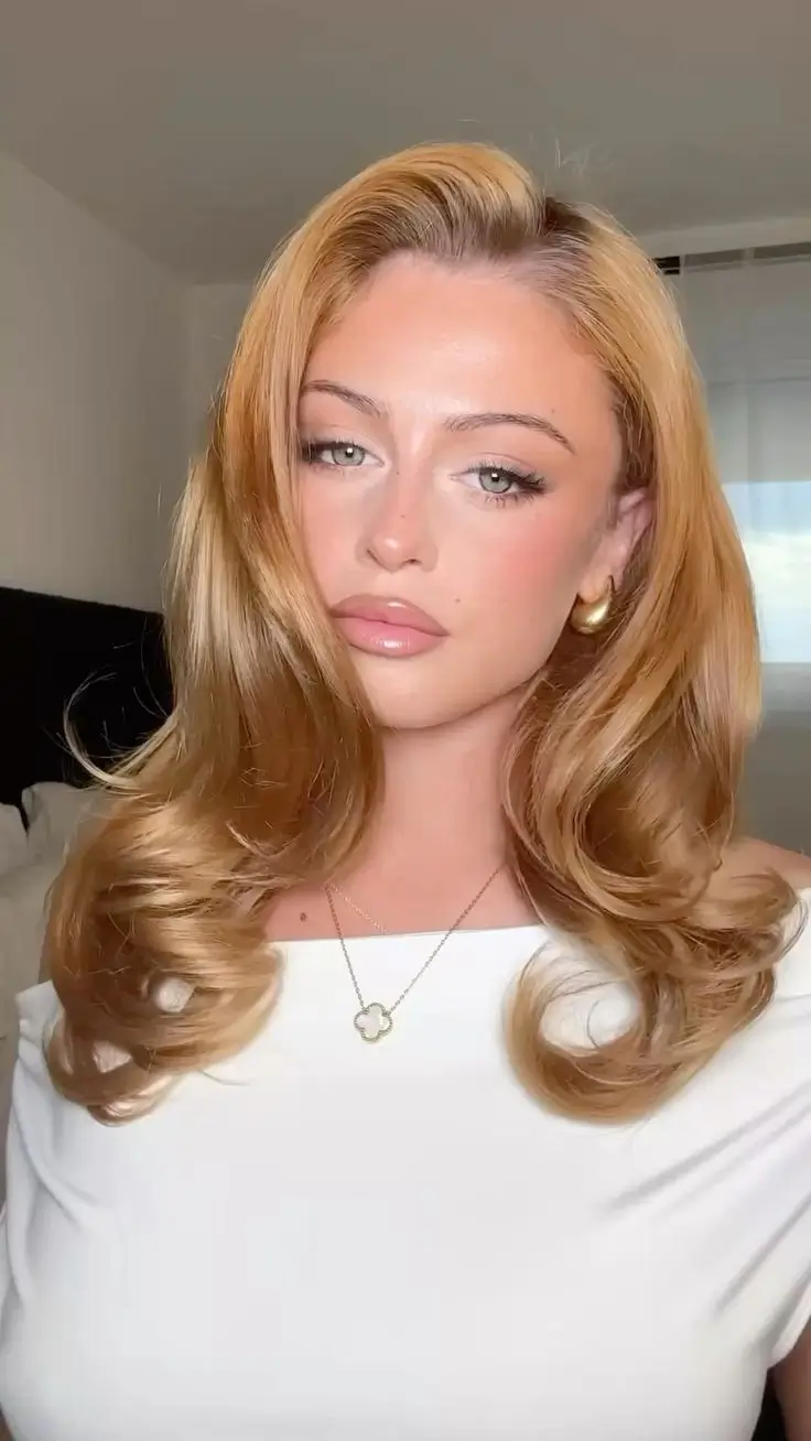 Медовий блонд — колір волосся, який точно стане трендом цього літа