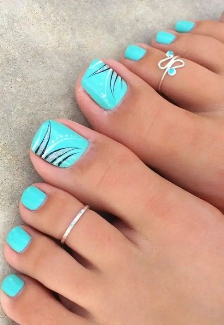 Модный летний дизайн для педикюра 2025: 20 лучших идей