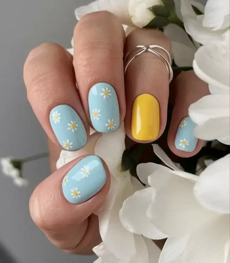 Идеи дизайна коротких ногтей: 18 модных вариантов летнего маникюра 2025