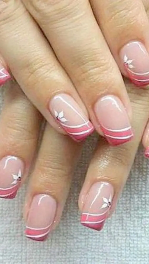 20 ідей літнього френча — модний манікюр на літо 2025