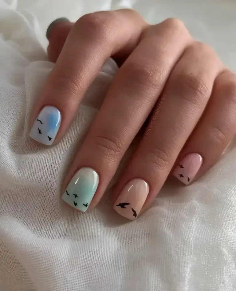 Идеи дизайна коротких ногтей: 18 модных вариантов летнего маникюра 2025