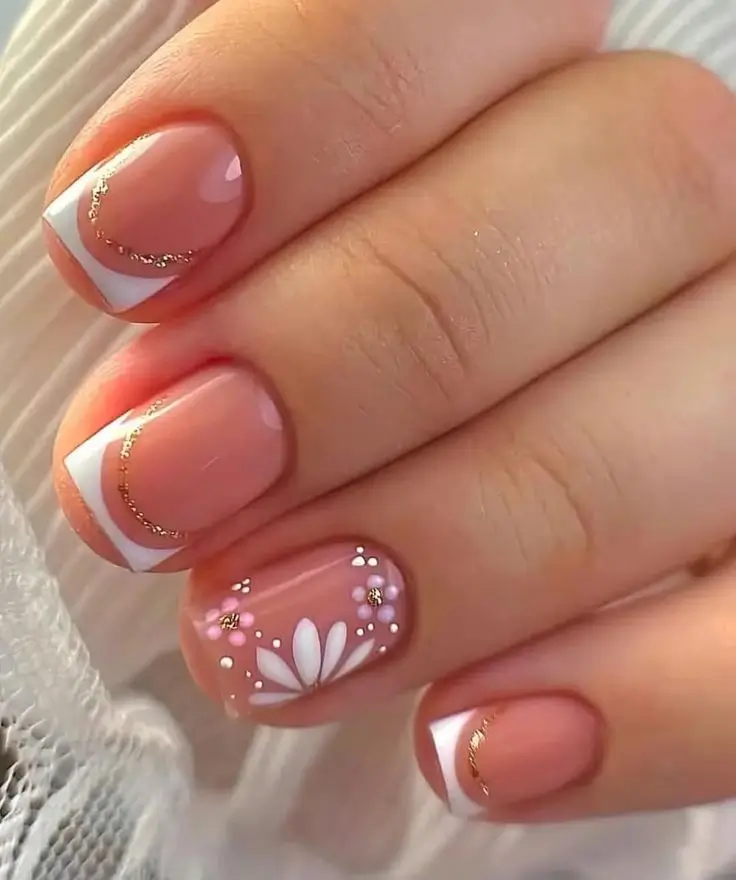 Трендовый летний френч 2025 на короткие ногти — 20 свежих идей