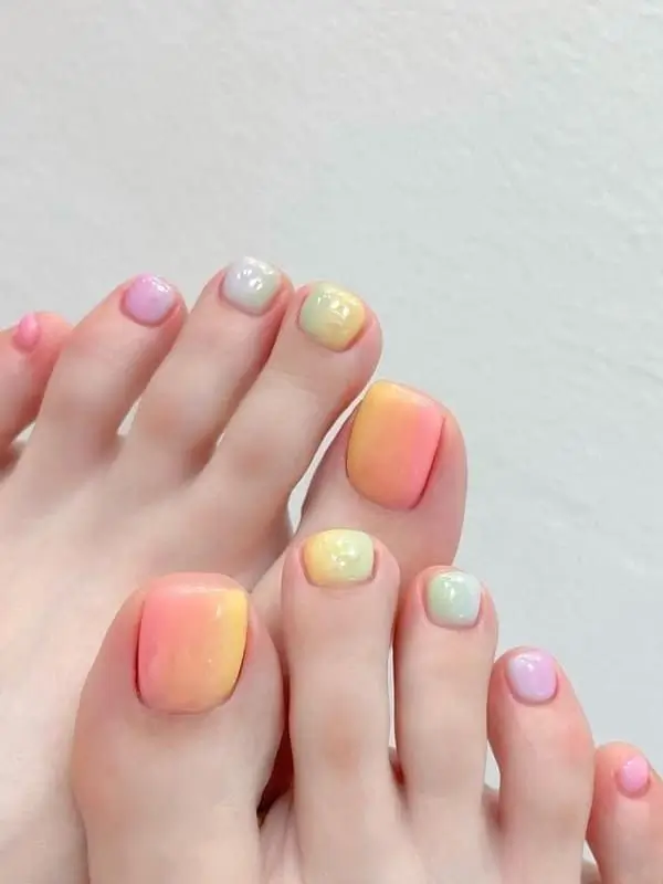 Модный летний дизайн для педикюра 2025: 20 лучших идей