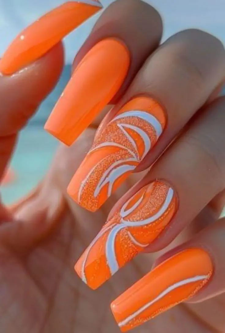 Трендовые оранжевые оттенки маникюра 2025: 15 идей стильного nail-дизайна