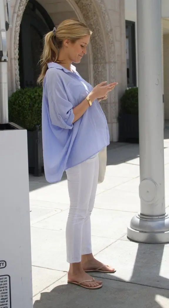 Літня мода для вагітних 2025: стильні образи та практичні поради