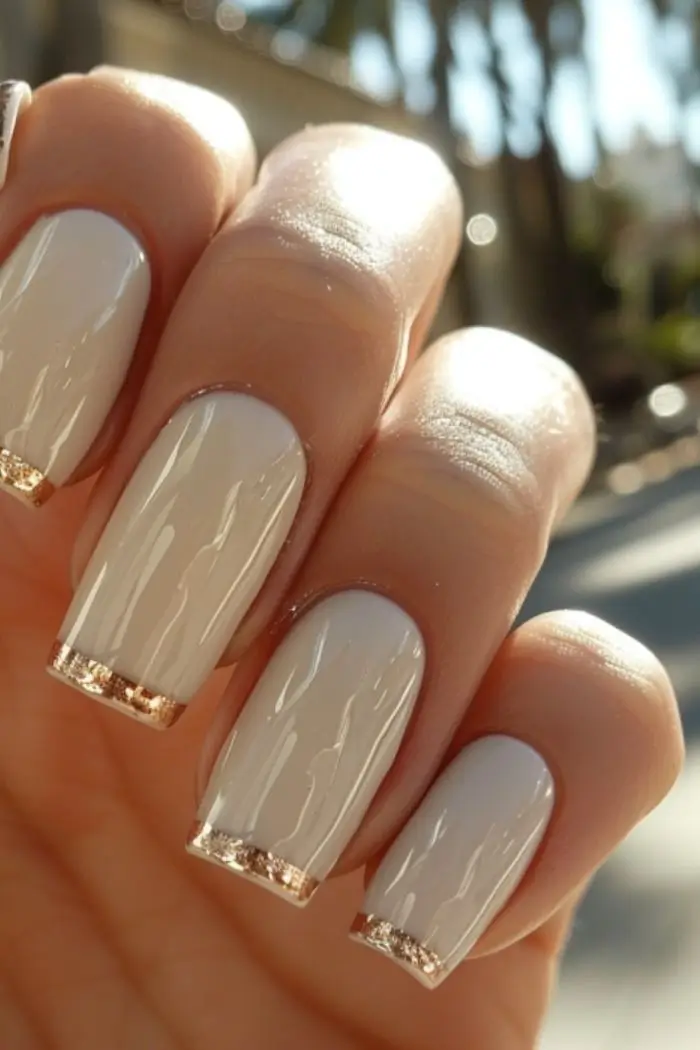 15 найкращих ідей хромованого манікюру на літо 2025