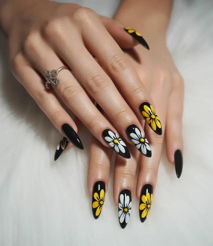 Топ-20 модних ідей манікюру на червень 2025 року