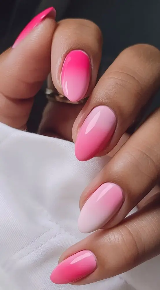 Ніжний рожевий манікюр — тренд літа 2025: 15 стильних ідей