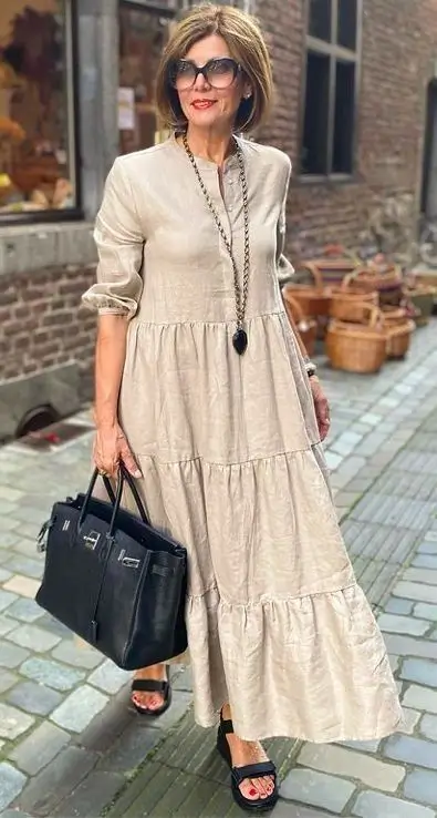 Модний омолоджуючий гардероб на літо 2025: 15 перевірених образів