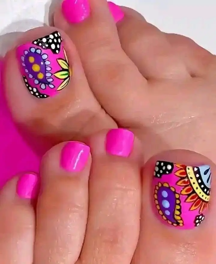 Модный летний дизайн для педикюра 2025: 20 лучших идей