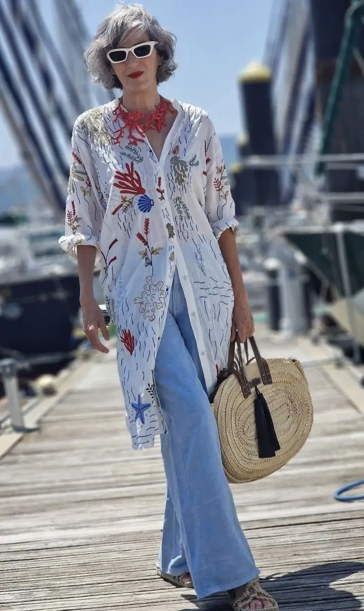 Что надеть после 50 лет летом 2025: 15 стильных образов для женщин