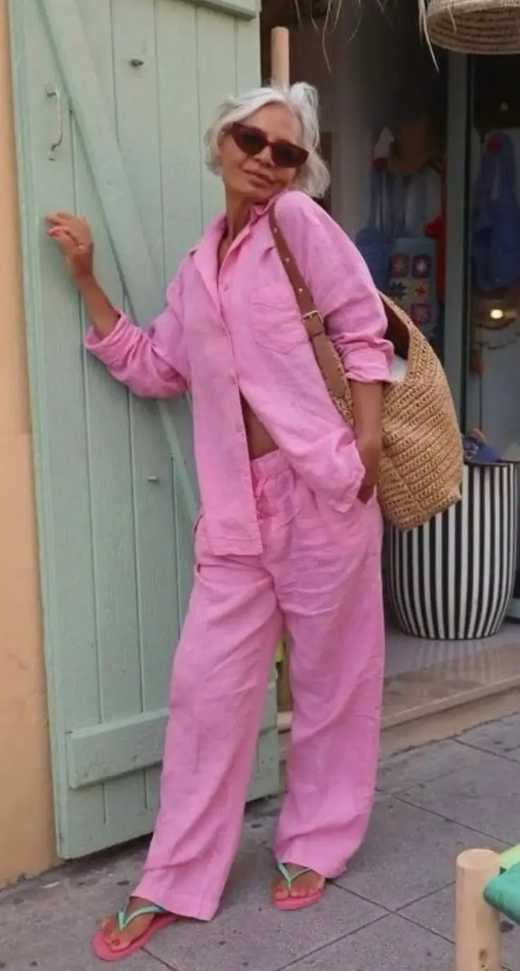 Что надеть летом после 60 лет: 15 стильных образов на 2025 год