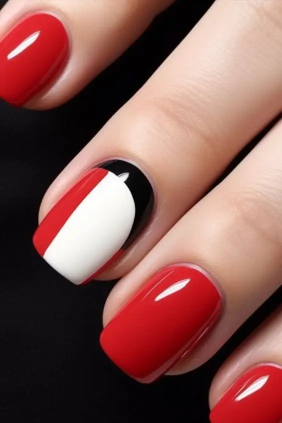 Красный маникюр: лучшие летние оттенки и идеи 2025 года