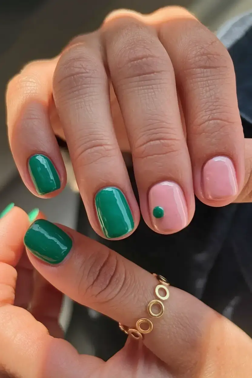 Идеи дизайна коротких ногтей: 18 модных вариантов летнего маникюра 2025