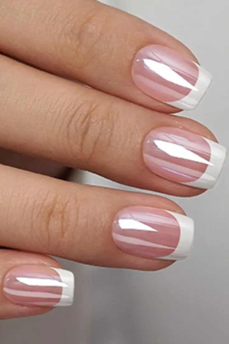 Топ-20 идей летнего френча – модный маникюр на лето 2025