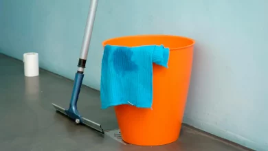 Швабра з відром та ганчіркою