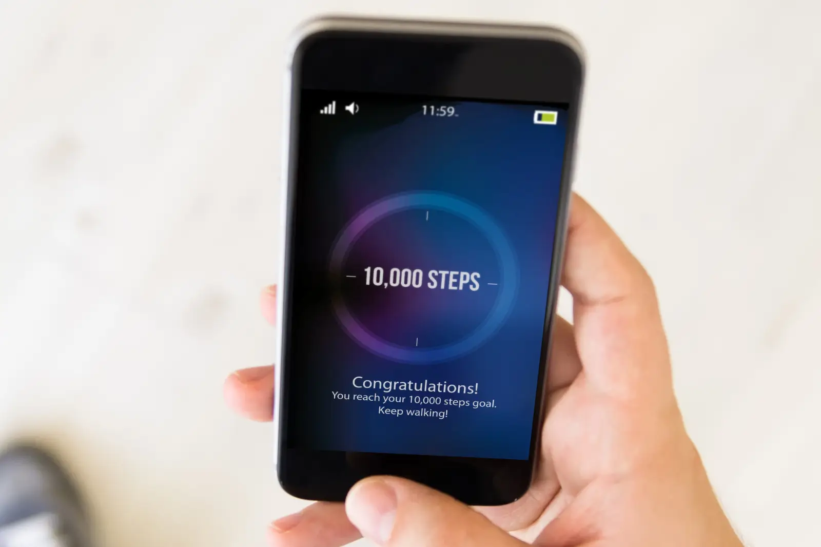 Телефон, на якому написано 10000 кроків