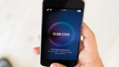 Телефон, на котором написано 10000 шагов