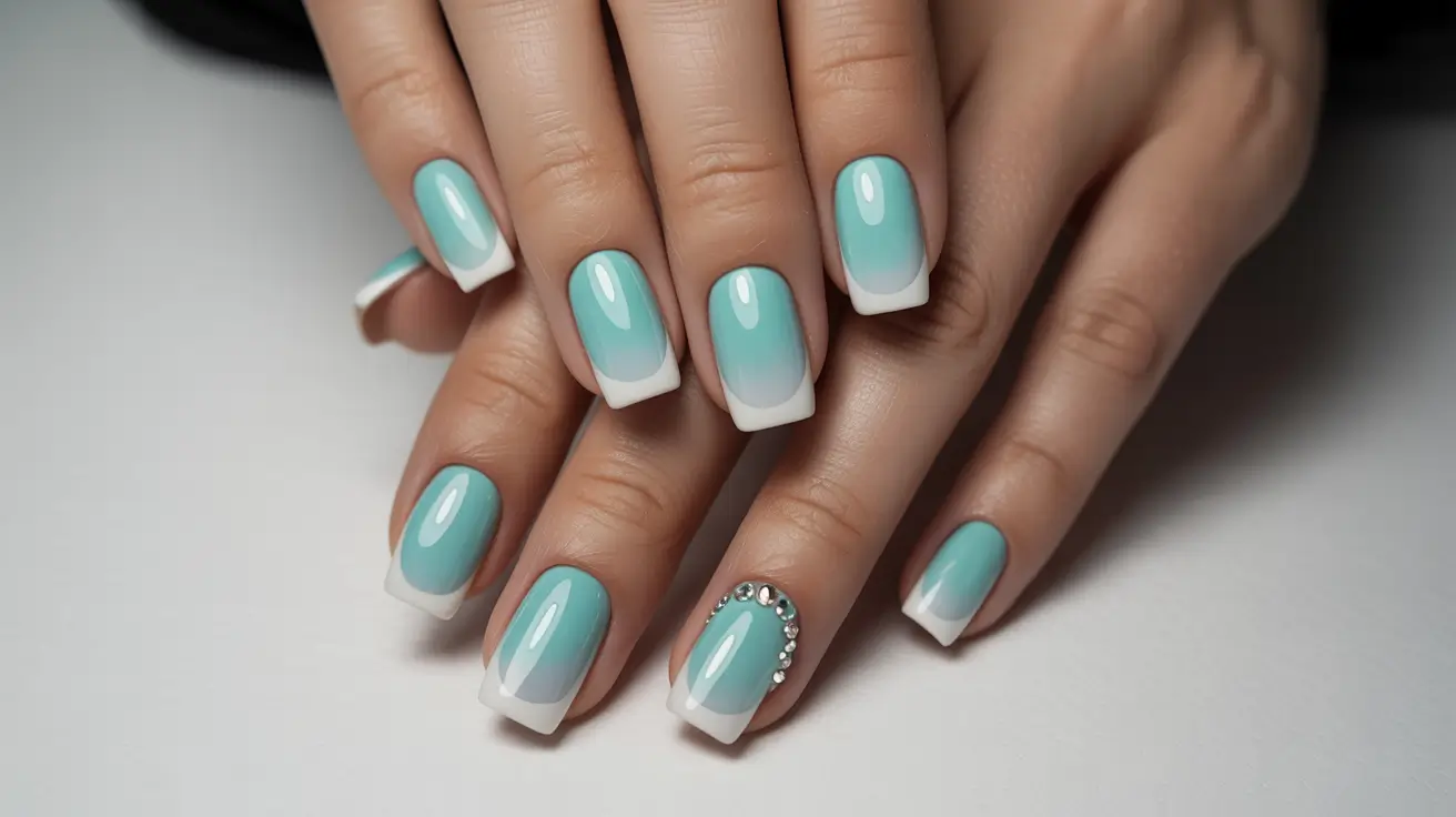 Трендовый летний френч 2025 на короткие ногти — 20 свежих идей